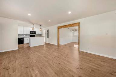 Main picture of 1397 W 31st St