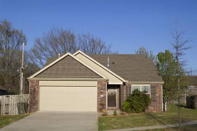 Main picture of 2628 N Villa Blvd