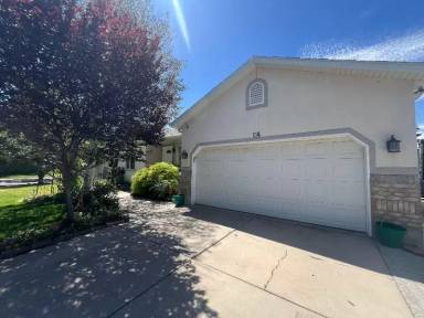 Main picture of 114 E Sweet Berry Dr