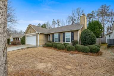 Main picture of 498 Walnut Woods Dr