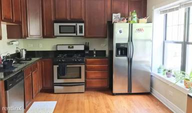 Main picture of 6300 N Rockwell St