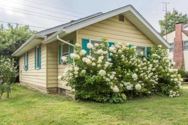 Main picture of 103 S Clark St