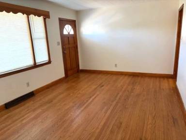 Main picture of 929 E Haggard Ave