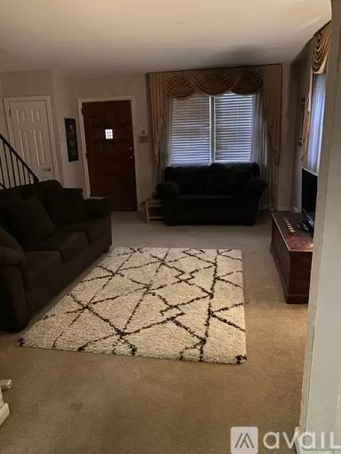Main picture of 5827 Newtown Ave