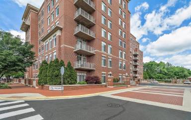 Main picture of 4490 Market Commons Dr