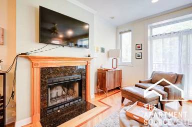 Main picture of 3739 N Sheffield Ave