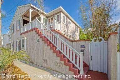 Main picture of 721 Crest Dr