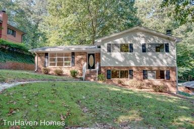 Main picture of 2554 Skyland Trl NE