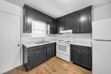 Main picture of 335 Railroad St