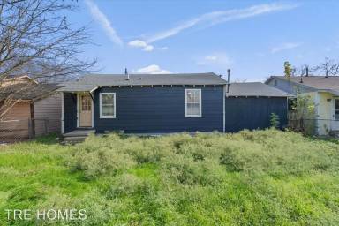 Main picture of 111 Travis St