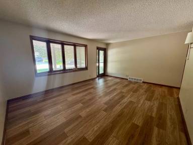 Main picture of 4801 S 69th St