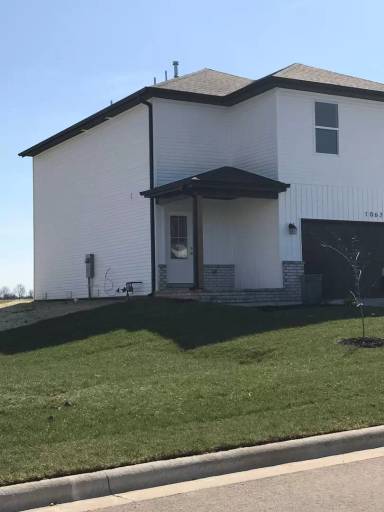 Main picture of 1062 W Holly St