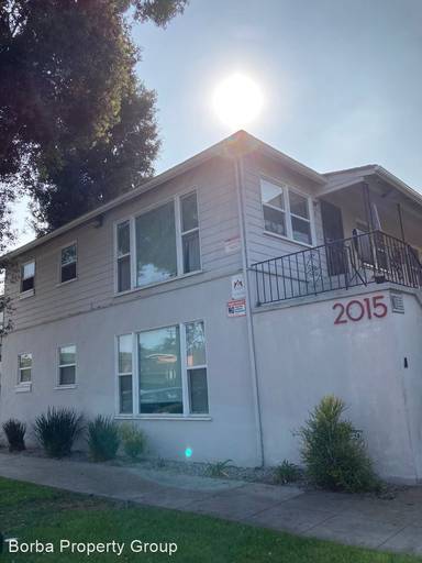 Main picture of 2009 Pine Ave