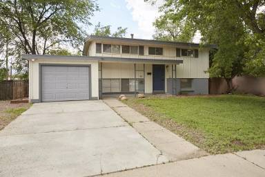 Main picture of 239 Elmwood Dr