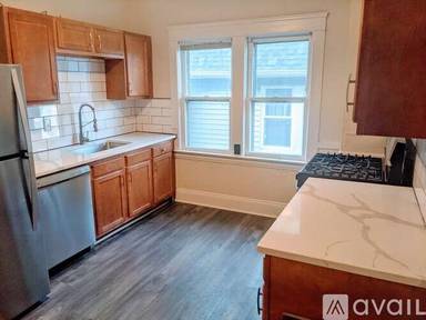 Main picture of 1351 W 61st St