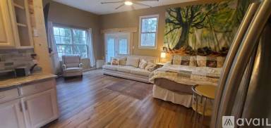 Main picture of 683 Lakeside Dr