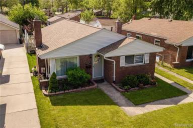 Main picture of 4910 Roosevelt Blvd