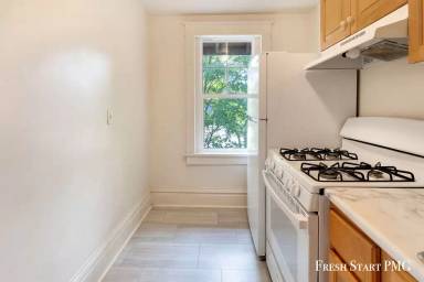 Main picture of 280 Irwin Ave