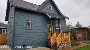 Main picture of 4115 NE 70th Ave