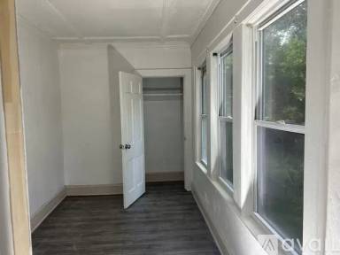 Main picture of 8 Cleveland St