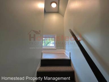 Main picture of 1027 School St