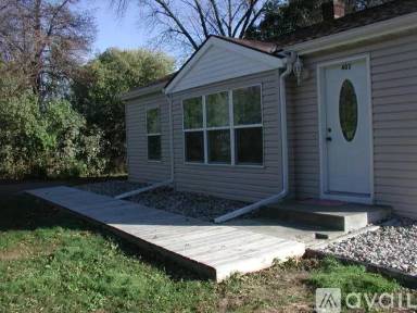 Main picture of 402 Wolfe Ave