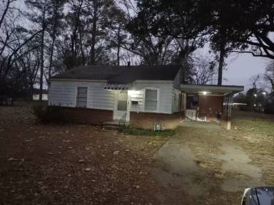 Main picture of 1413 N McGuire Ave
