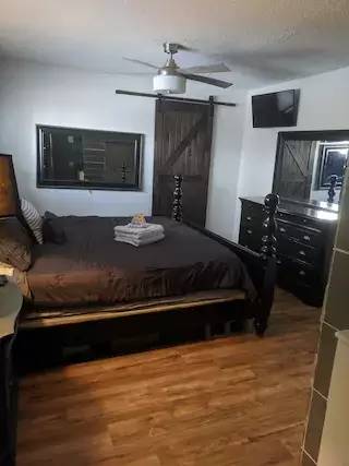 Main picture of 1811 Roman Rd