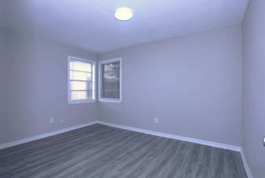 Main picture of 123 W 6th St