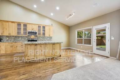 Main picture of 3945 N Waterloo Way