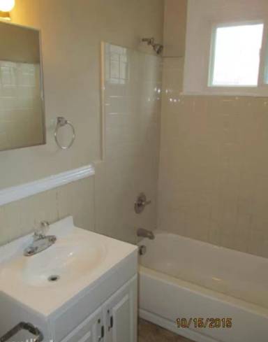 Main picture of 920 E Shiawassee St