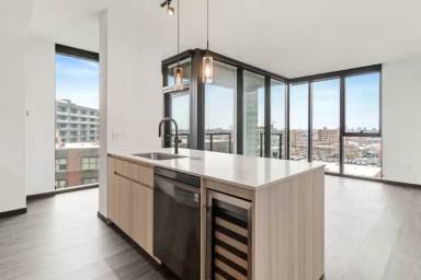 Main picture of 1383 W Randolph St