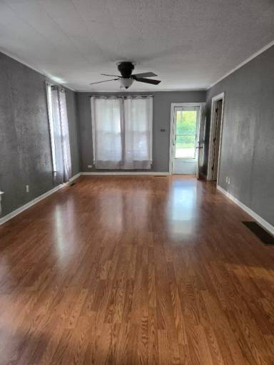 Main picture of 252 S Oak St