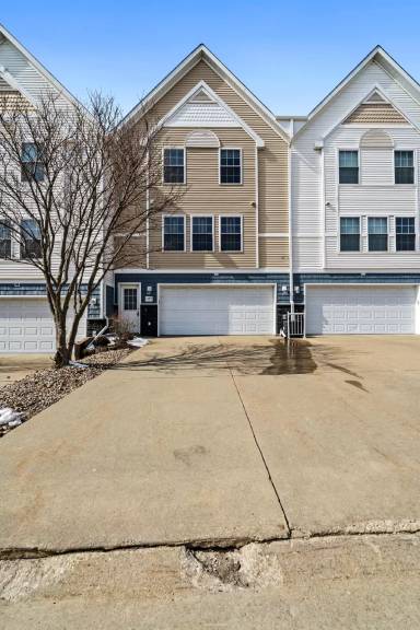 Main picture of 1229 SE Village View Ln