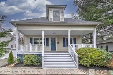 Main picture of 670 Branch Ave