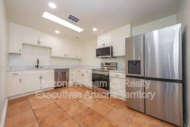 Main picture of 1654 N Rosemont Blvd