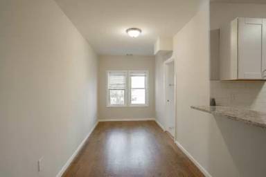 Main picture of 92 Maple St