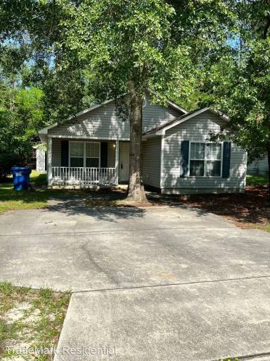 Main picture of 220 Charter Dr