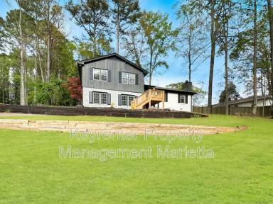 Main picture of 651 Inglis Dr SE