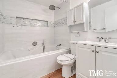 Main picture of 1106 W 31st St