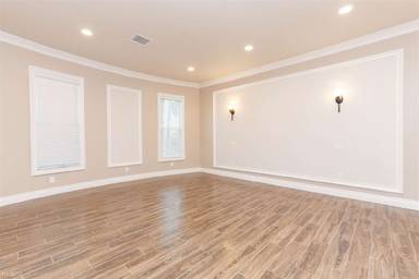 Main picture of 1510 S Manhattan Pl
