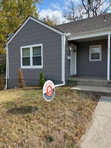 Main picture of 621 N Pleasant St