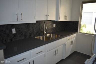 Main picture of 1475 S Wooster St