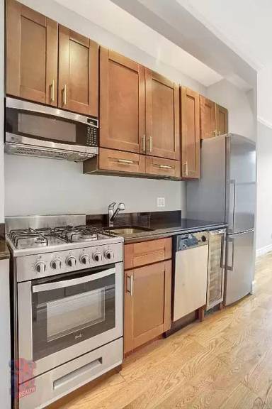 Main picture of 51 Leroy St