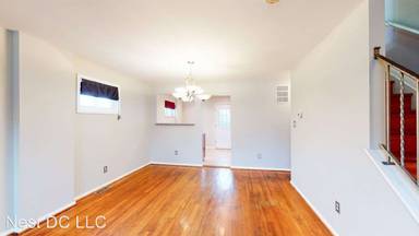 Main picture of 5208 Banks Pl NE