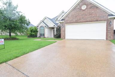 Main picture of 802 Marshall Dr