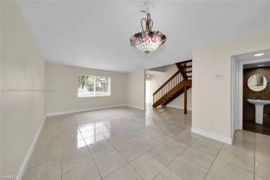 Main picture of 4033 SW 68th Way