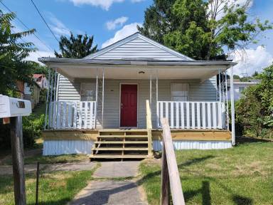 Main picture of 1102 Red Oak St