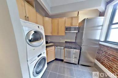 Main picture of 221 E 23rd St