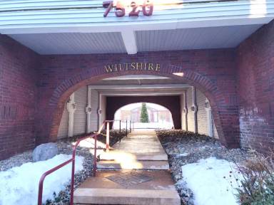 Main picture of 7520 Edinborough Way
